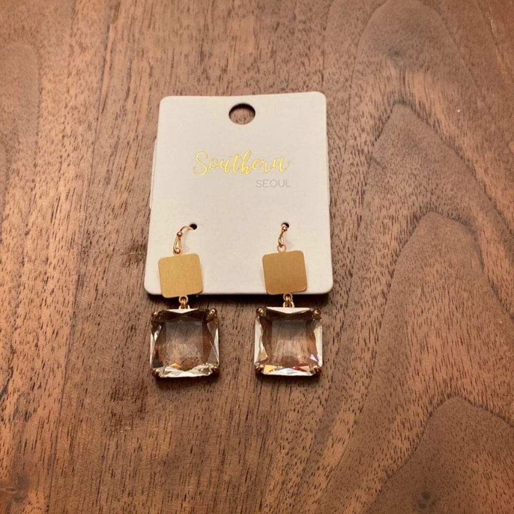 NWT! Boutique Crystal Dangle Statement Earrings